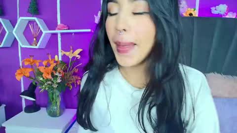 Snapshot of jenner_mills chatting on December 14, 10:02 am Jenner online show from December 14, 10:02 am