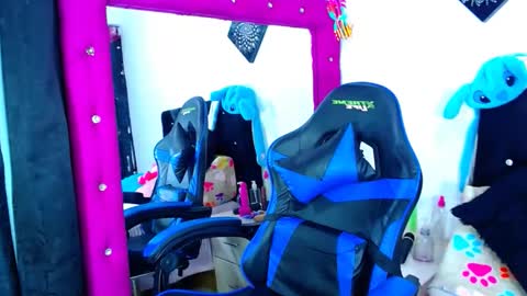 jenn online show from March 7, 12:27 pm