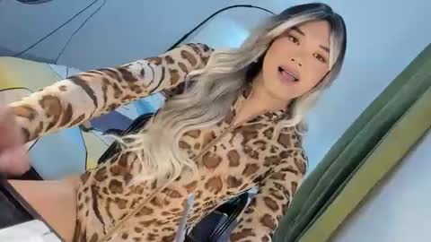 Snapshot of jenny_monroe chatting on September 22, 1:15 pm J E N N Y online show from September 22, 1:15 pm