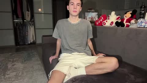 jeremy1scott online show from November 20, 3:27 am