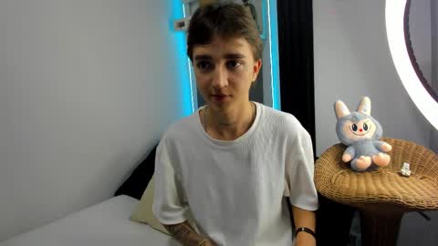 jero independent model online show from November 12, 7:43 am