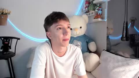 jero independent model online show from March 19, 7:47 am