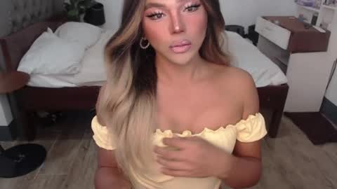 jesie_hot69 online show from July 28, 8:45 am