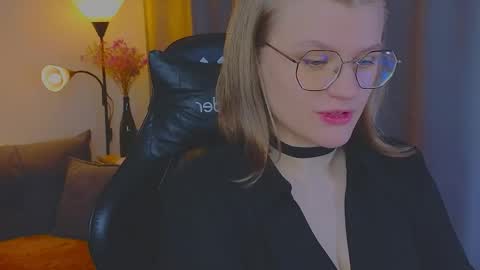  JessieVibes online show from April 4, 2:02 pm