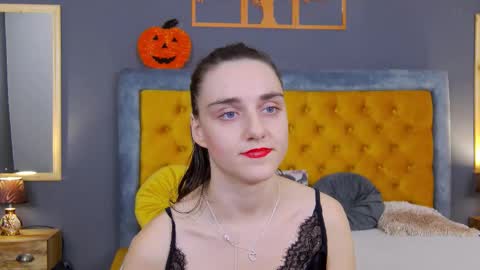 Jessica White online show from November 21, 5:38 am