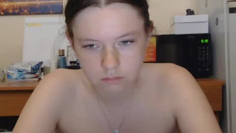 jessicaholland1 online show from July 11, 8:45 pm