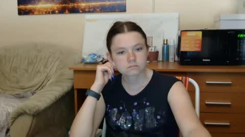jessicaholland1 online show from June 23, 6:58 pm