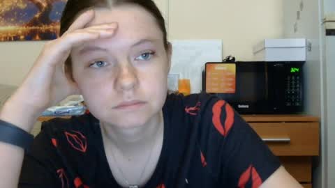 jessicaholland1 online show from July 17, 6:21 pm