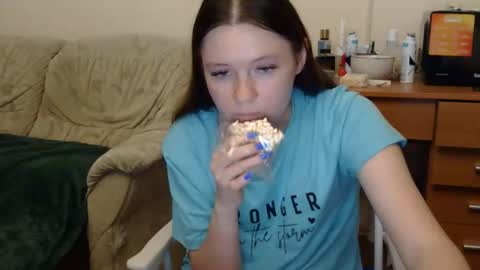 jessicaholland1 online show from June 9, 6:40 pm