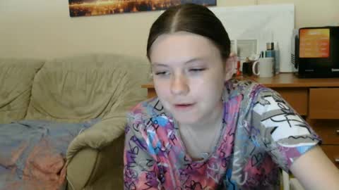 jessicaholland1 online show from June 14, 5:37 pm