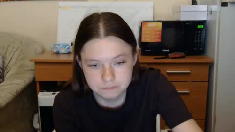 jessicaholland1 online show from July 7, 6:34 pm