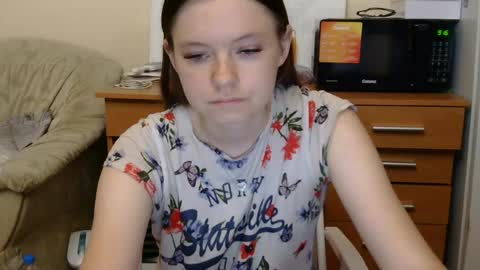 jessicaholland1 online show from August 1, 5:58 pm
