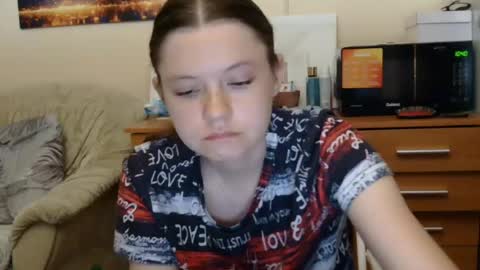 jessicaholland1 online show from June 24, 6:59 pm