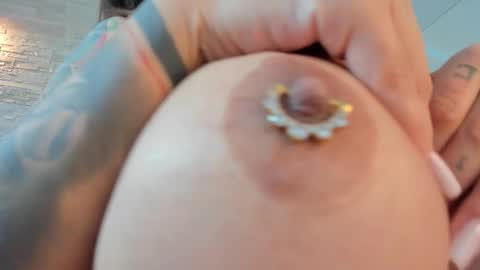 Snapshot of jessy_cruz chatting on October 5, 5:49 am Jessy online show from October 5, 5:49 am