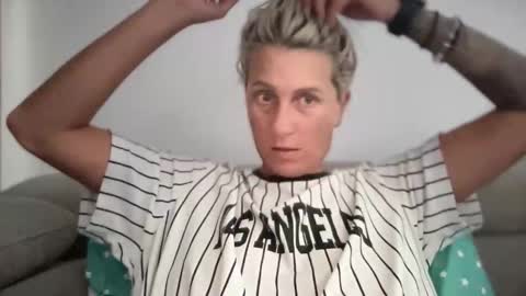 Snapshot of jessye_vega chatting on October 22, 11:23 am Jessye online show from October 22, 11:23 am