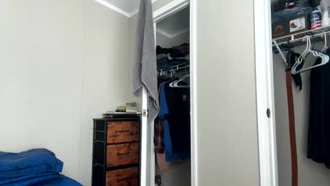 jesusluvs25 online show from December 18, 7:42 pm