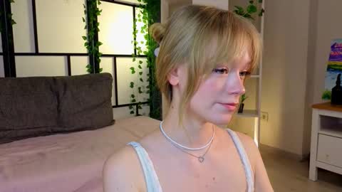 Gwen online show from March 4, 8:17 pm