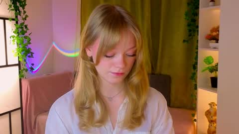 Gwen online show from April 11, 8:13 pm