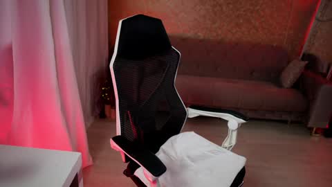 Snapshot of jeyssy69 chatting on February 2, 5:10 am Jeyssy also Andra  online show from February 2, 5:10 am