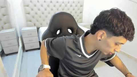 jhoanleandro online show from January 8, 5:02 am