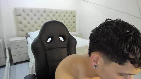 jhoanleandro online show from December 14, 5:35 am