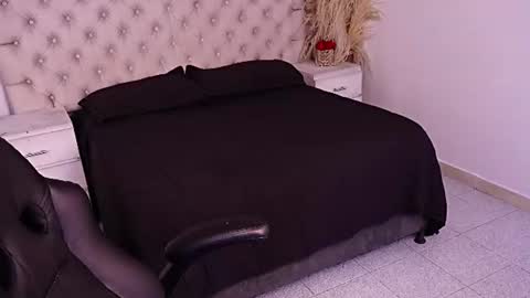 jhoanleandro online show from June 13, 5:51 am
