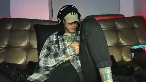 jhonny_ackerman online show from June 19, 2:17 am