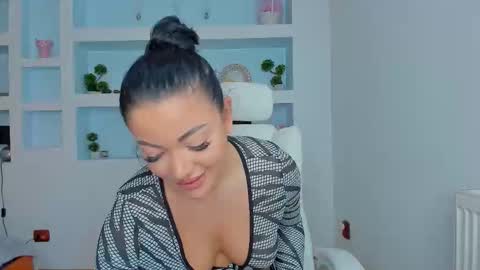 Snapshot of jisselle chatting on October 17, 8:51 am Juliee online show from October 17, 8:51 am