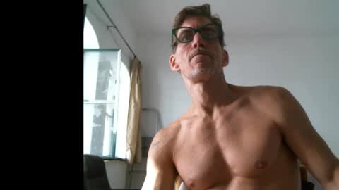 Snapshot of jlmbud chatting on October 23, 11:12 am jlmbud online show from October 23, 11:12 am