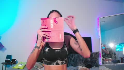 Joa Isaza     online show from April 1, 6:47 am