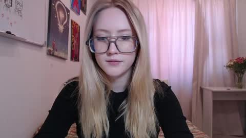 joan_kiss online show from April 12, 8:29 am