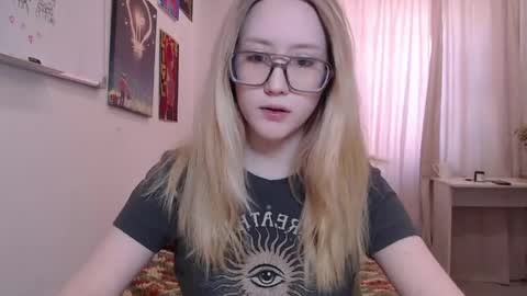 joan_kiss online show from May 10, 5:03 am