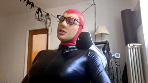 Snapshot of joanesxfree chatting on October 1, 12:15 pm The sweetest toy online show from October 1, 12:15 pm