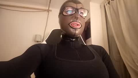 Snapshot of joanesxfree chatting on February 14, 11:20 pm The sweetest toy online show from February 14, 11:20 pm