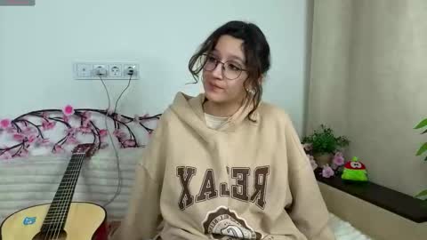 Nana online show from December 18, 4:24 pm