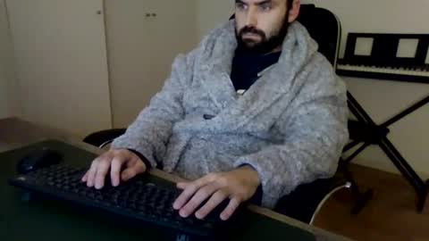 joaodias_18 online show from December 3, 9:37 pm