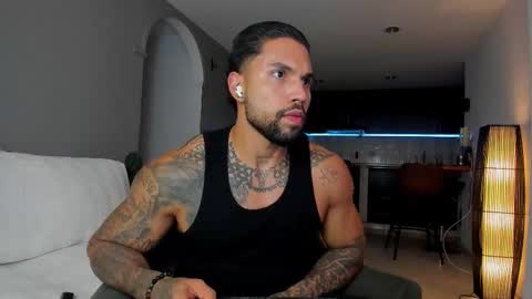 joe_esthetic online show from November 18, 8:34 pm