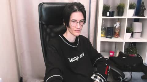 john__strong online show from June 5, 2:44 pm