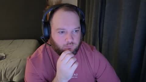 john_bear1 online show from May 8, 8:42 am