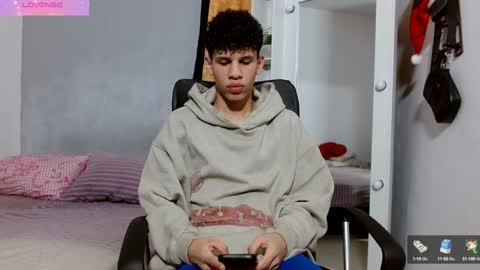 john_ssnow29 online show from January 6, 11:42 pm