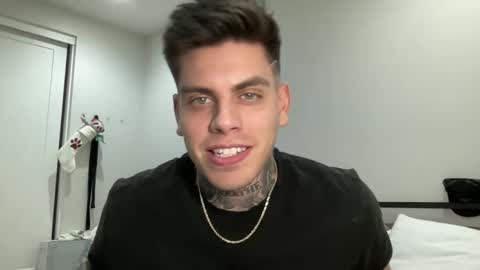 Snapshot of johnafterdark chatting on December 8, 2:25 am JAXX online show from December 8, 2:25 am