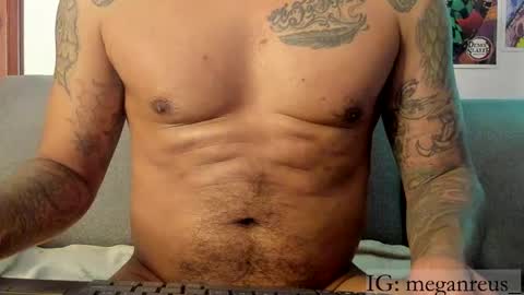 Snapshot of johncarrie chatting on February 14, 7:38 am John carrie Independent Help me reach my goal 100 likes and 10000 followers online show from February 14, 7:38 am