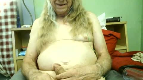 johnnieq1971 online show from June 16, 1:20 am