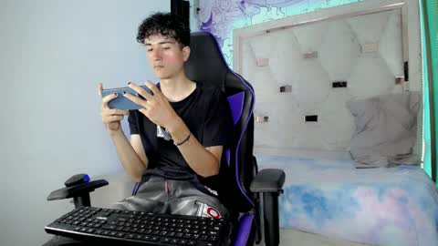 johnny_cagee online show from April 8, 4:04 am