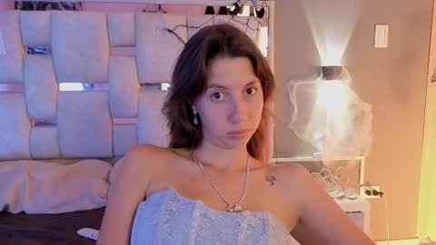 Snapshot of jolie_lov chatting on October 10, 6:03 pm jolie_lov online show from October 10, 6:03 pm