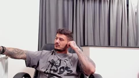 jonnyporn1 online show from January 23, 9:39 pm