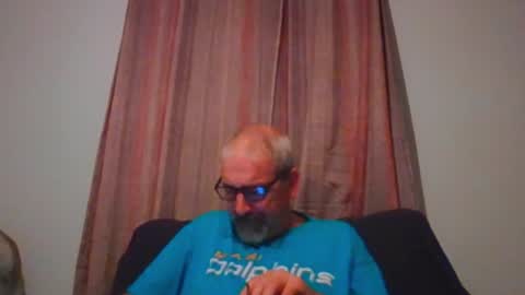 Snapshot of jony_five chatting on September 26, 12:40 am Jon online show from September 26, 12:40 am