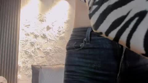 joselin online show from June 8, 1:23 pm
