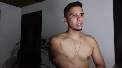 joselopez2101 online show from December 2, 2:43 am