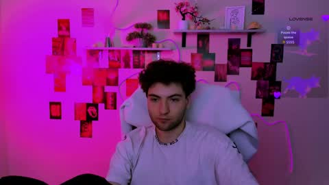 joseph_bear_ online show from April 1, 8:48 am